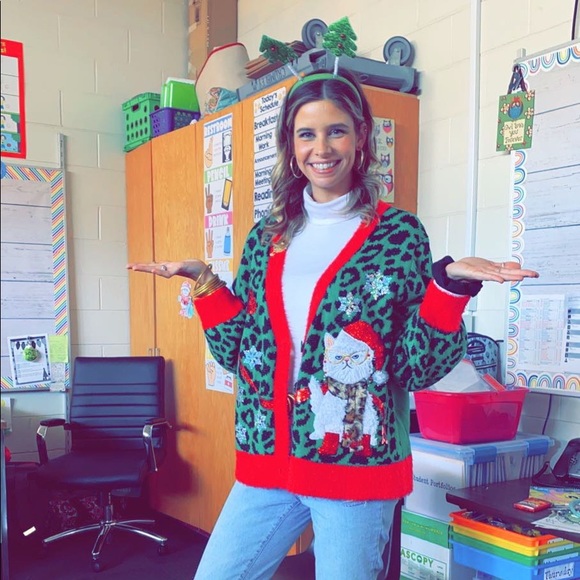 Meet your Posher! 💛🌞🌴🤍 - Picture 8 of 10